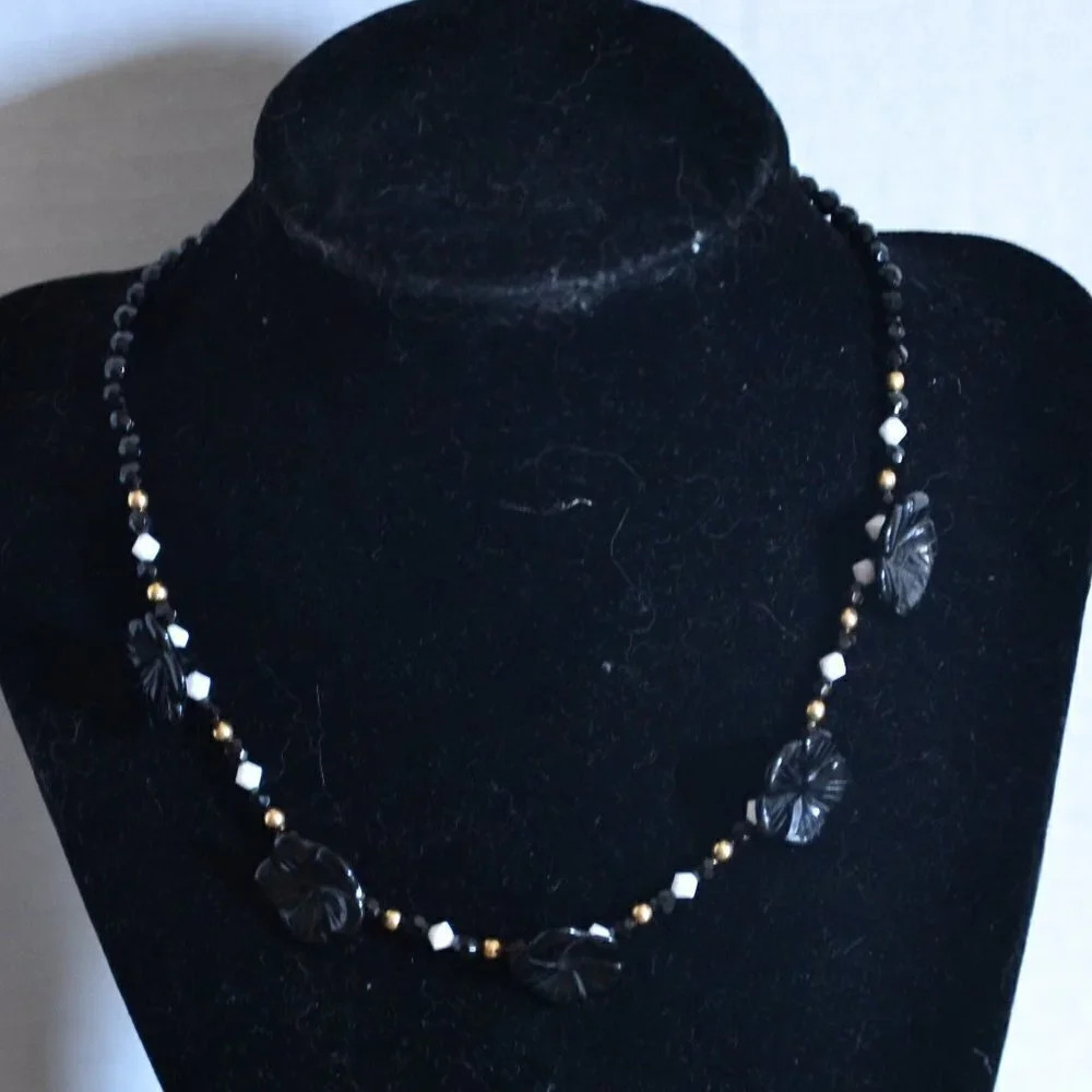 Vtg Beaded Flower  Necklace